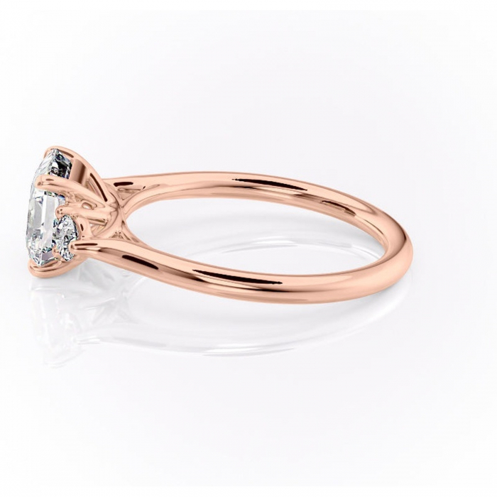 Inel de logodnă Delphine din aur Rose 14kt cu moissanite tăietură asscher – Montură cu trei pietre rafinată pentru profil mediu | Personalizează și configurează gratuit online [6]