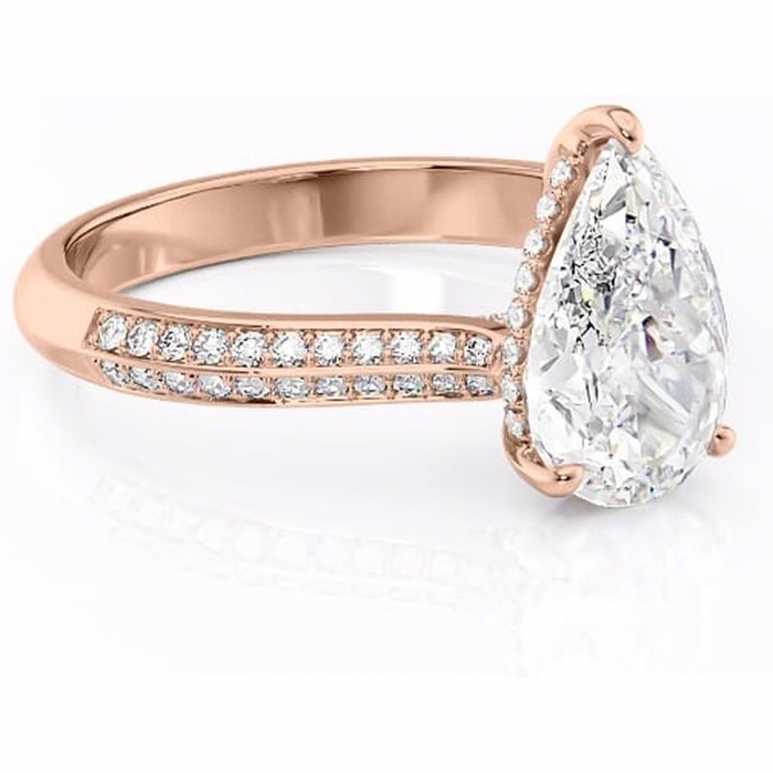 Inel de logodnă Elara din aur Rose 18kt cu moissanite tăietură pară – Montură pavé rafinată pentru profil înalt | Personalizează și configurează gratuit online [1]
