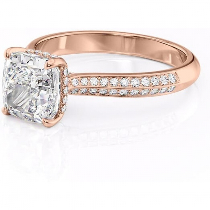 Inel de logodnă Elara din aur Rose 18kt cu moissanite tăietură pernă – Montură pavé rafinată pentru profil înalt | Personalizează și configurează gratuit online [7]