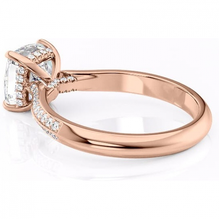 Inel de logodnă Elara din aur Rose 18kt cu moissanite tăietură pernă – Montură pavé rafinată pentru profil înalt | Personalizează și configurează gratuit online [5]