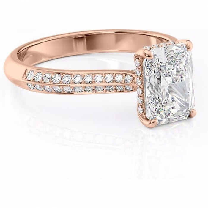 Inel de logodnă Elara din aur Rose 14kt cu moissanite tăietură radiantă – Montură pavé rafinată pentru profil înalt | Personalizează și configurează gratuit online [1]