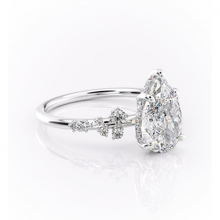 Inel de logodnă Elaris din aur Alb 14kt cu moissanite tăietură pară – Pietre laterale rafinată pentru profil înalt | Personalizează și configurează gratuit online [1]