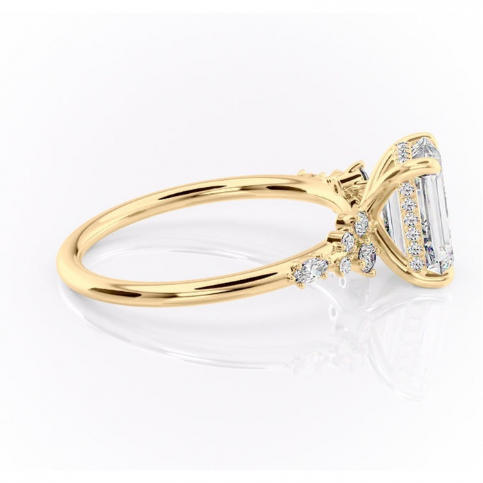 Inel de logodnă Elaris din aur Galben 14kt cu moissanite tăietură smarald – Pietre laterale rafinată pentru profil înalt | Personalizează și configurează gratuit online [2]