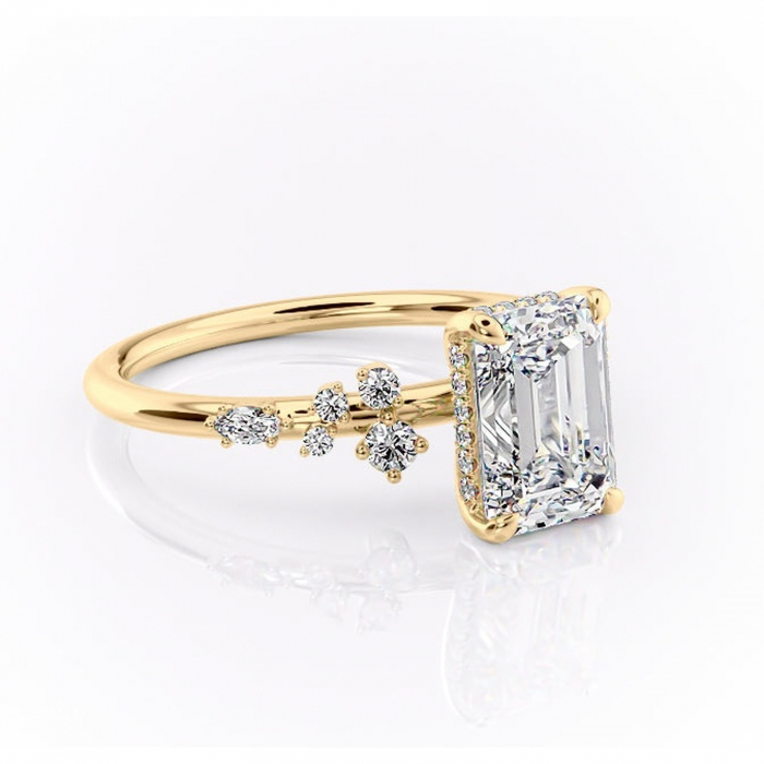 Inel de logodnă Elaris din aur Galben 14kt cu moissanite tăietură smarald – Pietre laterale rafinată pentru profil înalt | Personalizează și configurează gratuit online [1]