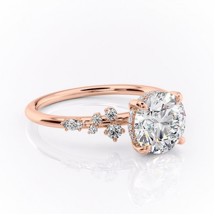 Inel de logodnă Elaris din aur Rose 14kt cu moissanite tăietură rotundă – Pietre laterale rafinată pentru profil înalt | Personalizează și configurează gratuit online [1]