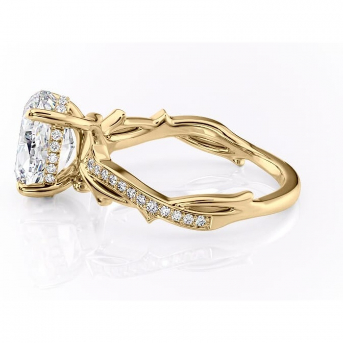 Inel de logodnă Eleanor din aur Galben 14kt cu moissanite tăietură ovală – Montură pavé rafinată pentru profil mediu | Personalizează și configurează gratuit online [6]