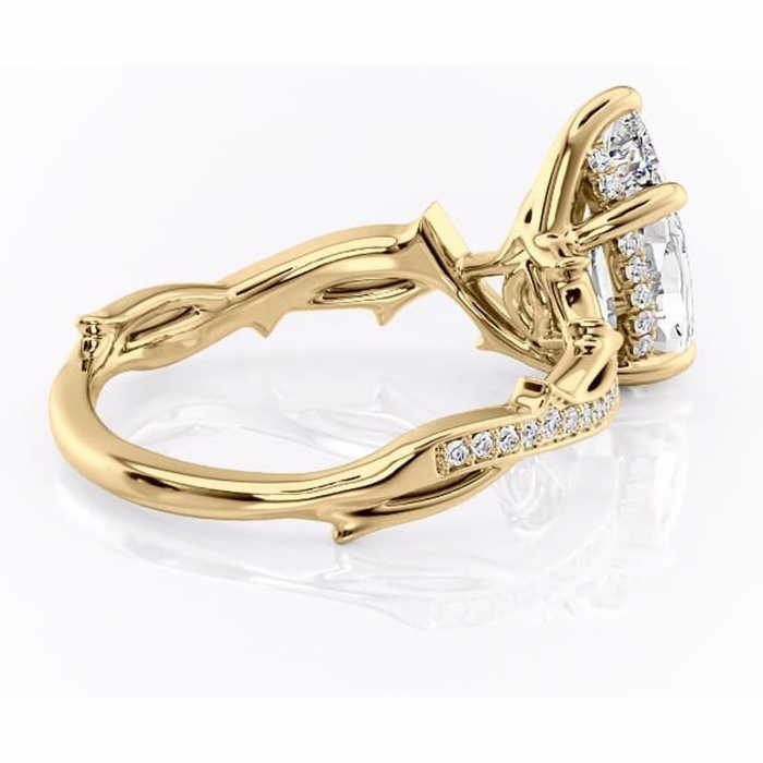 Inel de logodnă Eleanor din aur Galben 18kt cu moissanite tăietură pară – Montură pavé rafinată pentru profil mediu | Personalizează și configurează gratuit online [3]