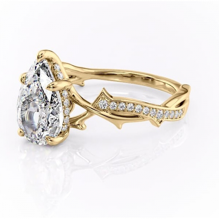 Inel de logodnă Eleanor din aur Galben 18kt cu moissanite tăietură pară – Montură pavé rafinată pentru profil mediu | Personalizează și configurează gratuit online [7]