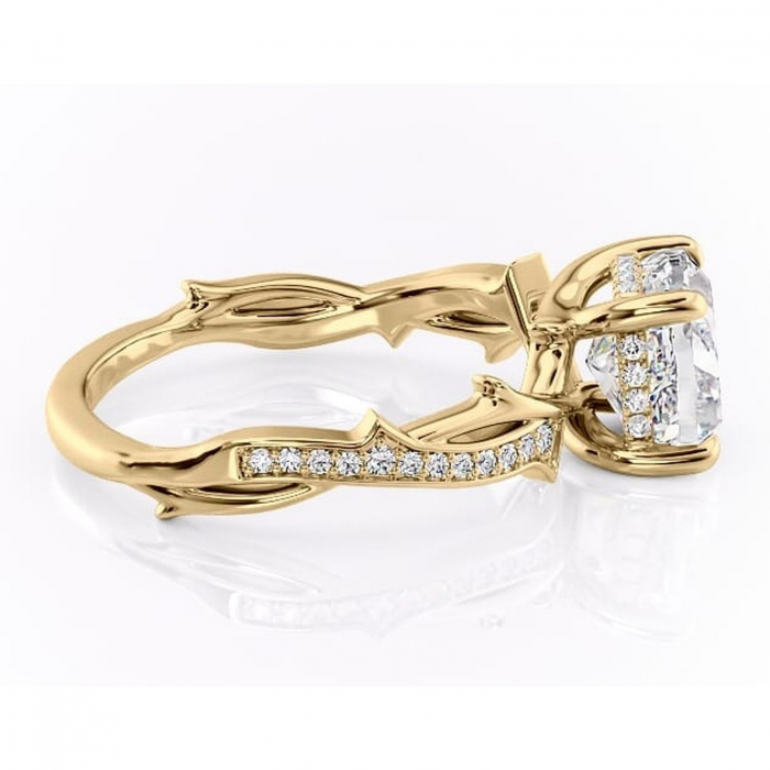 Inel de logodnă Eleanor din aur Galben 14kt cu moissanite tăietură pernă – Montură pavé rafinată pentru profil mediu | Personalizează și configurează gratuit online [2]