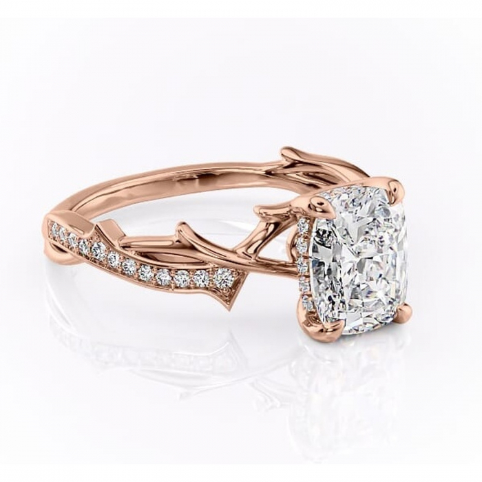Inel de logodnă Eleanor din aur Rose 14kt cu moissanite tăietură pernă – Montură pavé rafinată pentru profil mediu | Personalizează și configurează gratuit online [1]