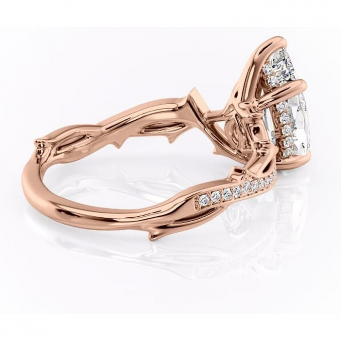 Inel de logodnă Eleanor din aur Rose 18kt cu moissanite tăietură pară – Montură pavé rafinată pentru profil mediu | Personalizează și configurează gratuit online [3]