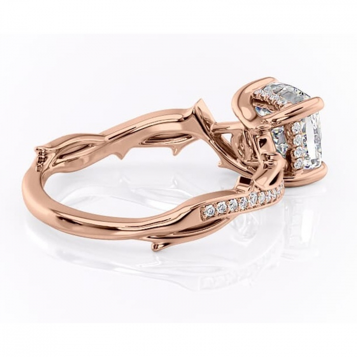 Inel de logodnă Eleanor din aur Rose 14kt cu moissanite tăietură pernă – Montură pavé rafinată pentru profil mediu | Personalizează și configurează gratuit online [3]
