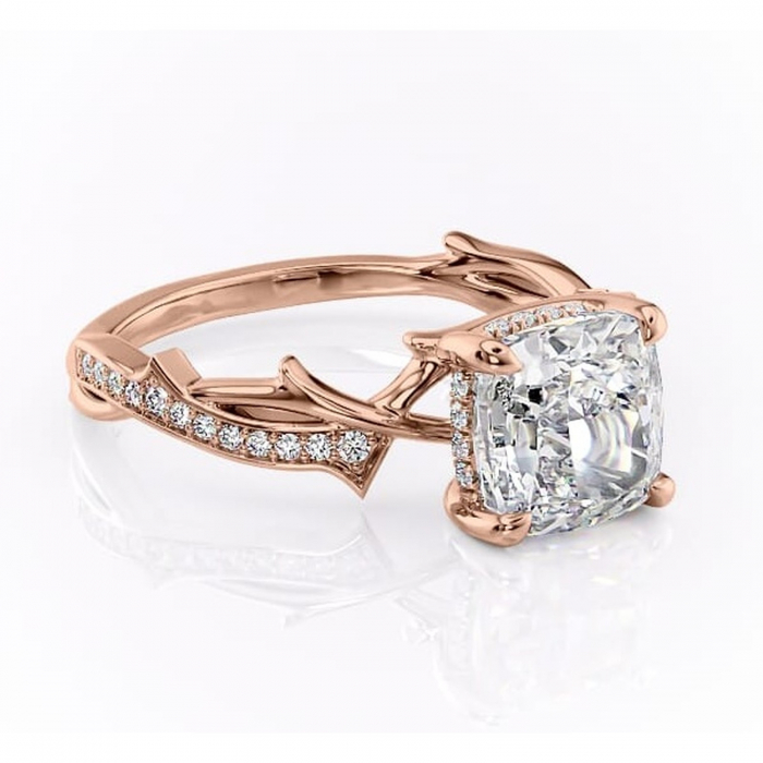 Inel de logodnă Eleanor din aur Rose 14kt cu moissanite tăietură pernă – Montură pavé rafinată pentru profil mediu | Personalizează și configurează gratuit online [1]