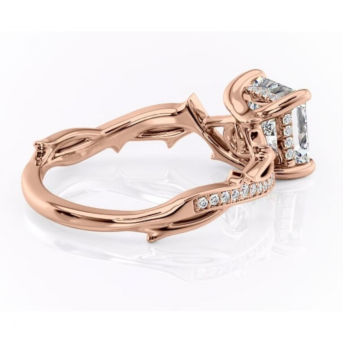 Inel de logodnă Eleanor din aur Rose 14kt cu moissanite tăietură princess – Montură pavé rafinată pentru profil mediu | Personalizează și configurează gratuit online [3]