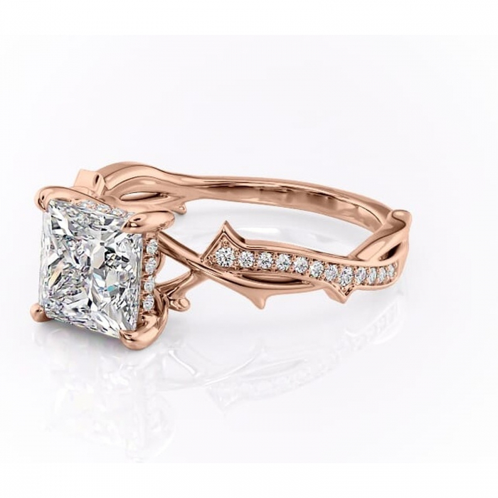 Inel de logodnă Eleanor din aur Rose 14kt cu moissanite tăietură princess – Montură pavé rafinată pentru profil mediu | Personalizează și configurează gratuit online [7]