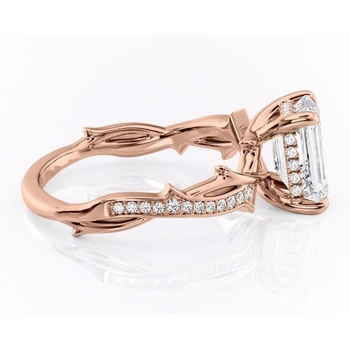 Inel de logodnă Eleanor din aur Rose 14kt cu moissanite tăietură smarald – Montură pavé rafinată pentru profil mediu | Personalizează și configurează gratuit online [2]
