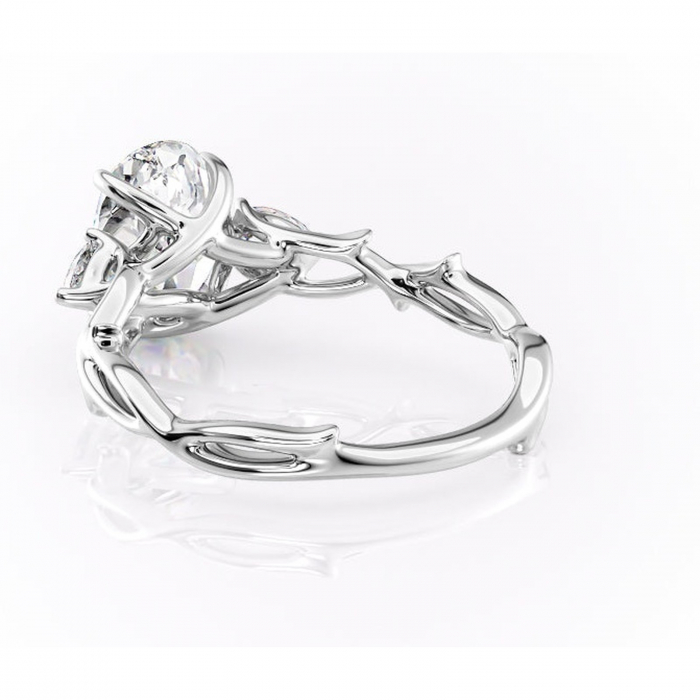 Inel de logodnă Elira din aur Alb 14kt cu moissanite tăietură ovală – Montură cu trei pietre rafinată pentru profil mediu | Personalizează și configurează gratuit online [4]