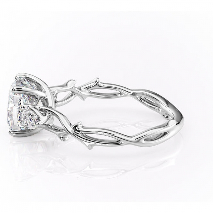 Inel de logodnă Elira din aur Alb 14kt cu moissanite tăietură pernă – Montură cu trei pietre rafinată pentru profil mediu | Personalizează și configurează gratuit online [6]