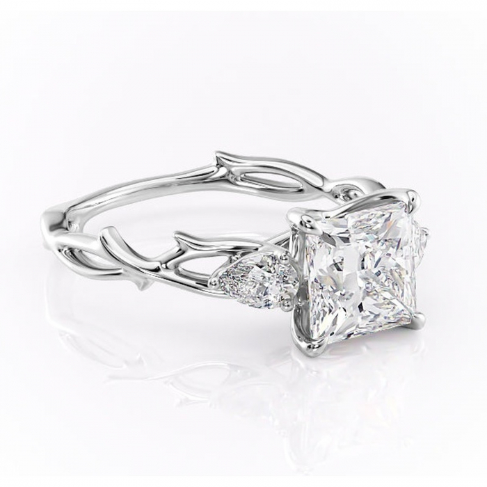 Inel de logodnă Elira din aur Alb 14kt cu moissanite tăietură princess – Montură cu trei pietre rafinată pentru profil mediu | Personalizează și configurează gratuit online [1]