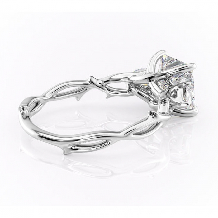 Inel de logodnă Elira din aur Alb 14kt cu moissanite tăietură princess – Montură cu trei pietre rafinată pentru profil mediu | Personalizează și configurează gratuit online [3]