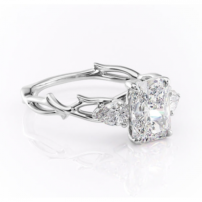 Inel de logodnă Elira din aur Alb 14kt cu moissanite tăietură radiantă – Montură cu trei pietre rafinată pentru profil mediu | Personalizează și configurează gratuit online [1]