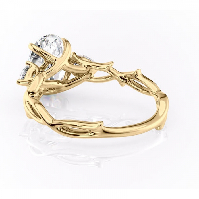 Inel de logodnă Elira din aur Galben 14kt cu moissanite tăietură ovală – Montură cu trei pietre rafinată pentru profil mediu | Personalizează și configurează gratuit online [4]