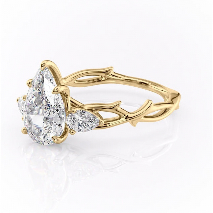 Inel de logodnă Elira din aur Galben 14kt cu moissanite tăietură pară – Montură cu trei pietre rafinată pentru profil mediu | Personalizează și configurează gratuit online [7]