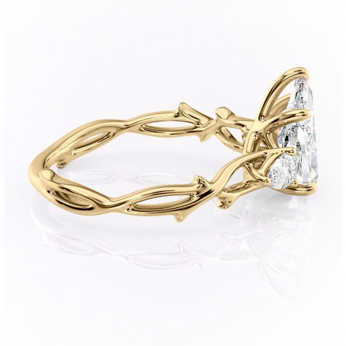 Inel de logodnă Elira din aur Galben 14kt cu moissanite tăietură pară – Montură cu trei pietre rafinată pentru profil mediu | Personalizează și configurează gratuit online [2]