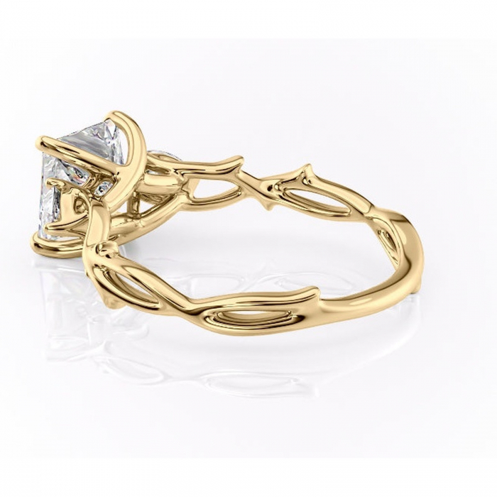 Inel de logodnă Elira din aur Galben 14kt cu moissanite tăietură princess – Montură cu trei pietre rafinată pentru profil mediu | Personalizează și configurează gratuit online [5]