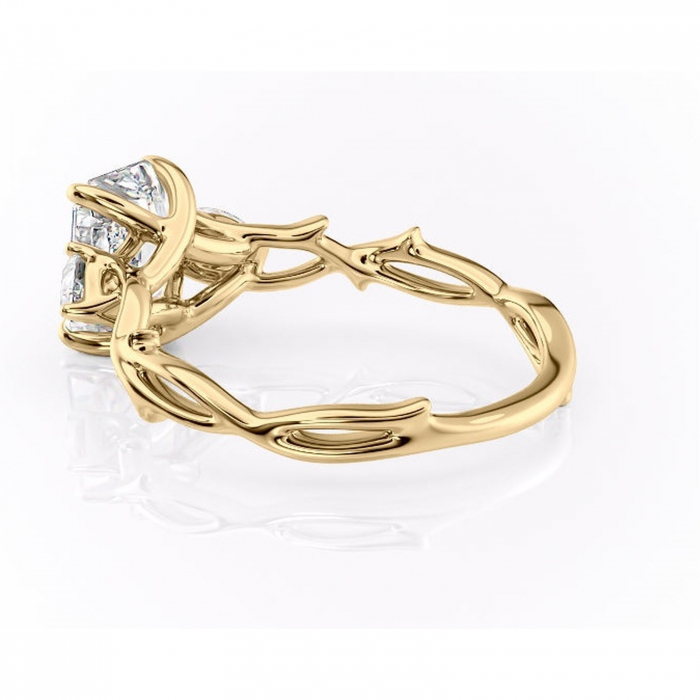 Inel de logodnă Elira din aur Galben 18kt cu moissanite tăietură radiantă – Montură cu trei pietre rafinată pentru profil mediu | Personalizează și configurează gratuit online [5]