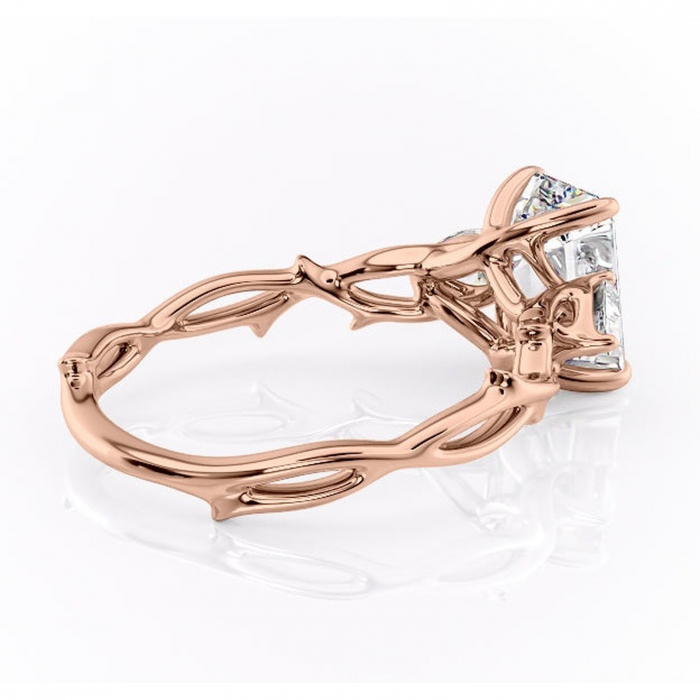 Inel de logodnă Elira din aur Rose 14kt cu moissanite tăietură smarald – Montură cu trei pietre rafinată pentru profil mediu | Personalizează și configurează gratuit online [3]