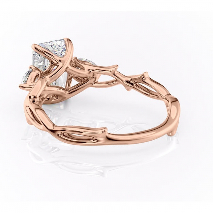 Inel de logodnă Elira din aur Rose 14kt cu moissanite tăietură smarald – Montură cu trei pietre rafinată pentru profil mediu | Personalizează și configurează gratuit online [4]