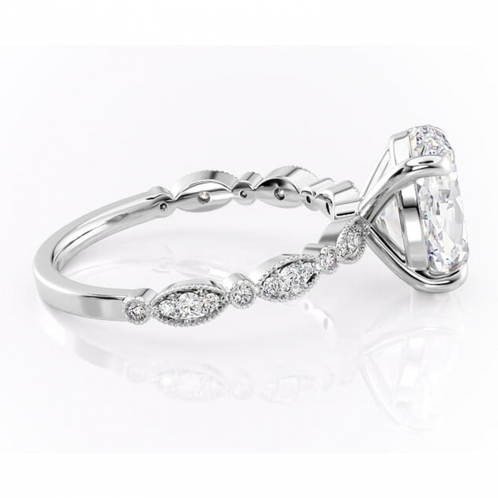 Inel de logodnă Elowen din aur Alb 14kt cu moissanite tăietură ovală – Pietre laterale rafinată pentru profil înalt | Personalizează și configurează gratuit online [2]