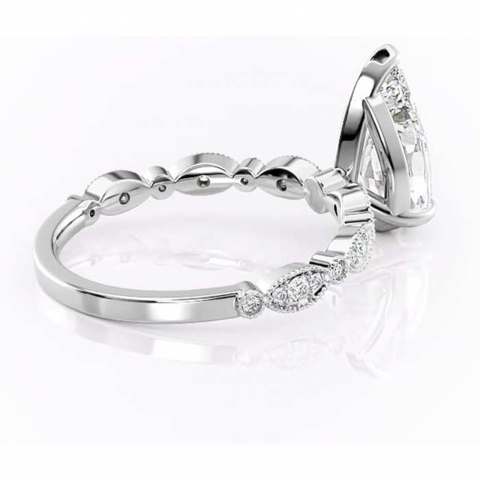 Inel de logodnă Elowen din aur Alb 14kt cu moissanite tăietură pară – Pietre laterale rafinată pentru profil înalt | Personalizează și configurează gratuit online [3]