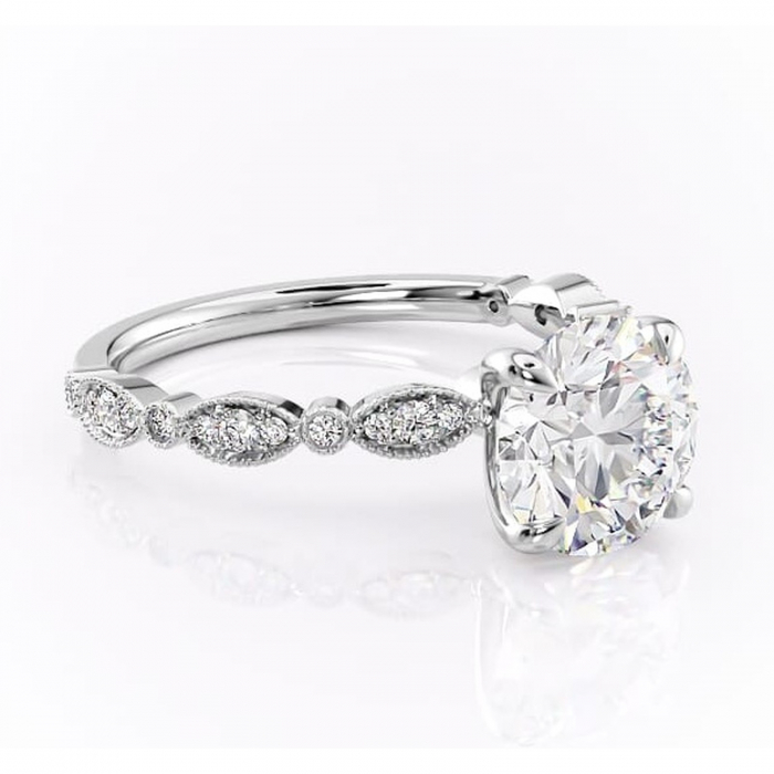 Inel de logodnă Elowen din aur Alb 14kt cu moissanite tăietură rotundă – Pietre laterale rafinată pentru profil înalt | Personalizează și configurează gratuit online [1]