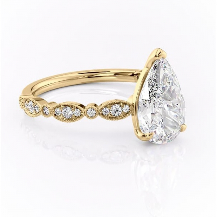 Inel de logodnă Elowen din aur Galben 18kt cu moissanite tăietură pară – Pietre laterale rafinată pentru profil înalt | Personalizează și configurează gratuit online [1]