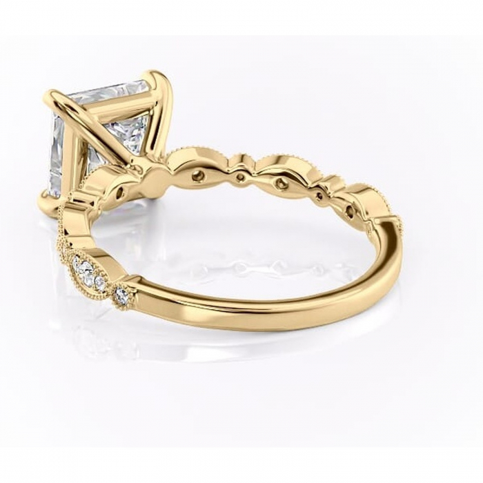 Inel de logodnă Elowen din aur Galben 14kt cu moissanite tăietură princess – Pietre laterale rafinată pentru profil înalt | Personalizează și configurează gratuit online [4]