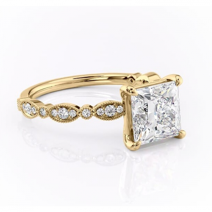 Inel de logodnă Elowen din aur Galben 14kt cu moissanite tăietură princess – Pietre laterale rafinată pentru profil înalt | Personalizează și configurează gratuit online [1]