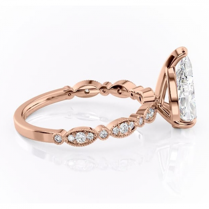 Inel de logodnă Elowen din aur Rose 18kt cu moissanite tăietură pară – Pietre laterale rafinată pentru profil înalt | Personalizează și configurează gratuit online [2]