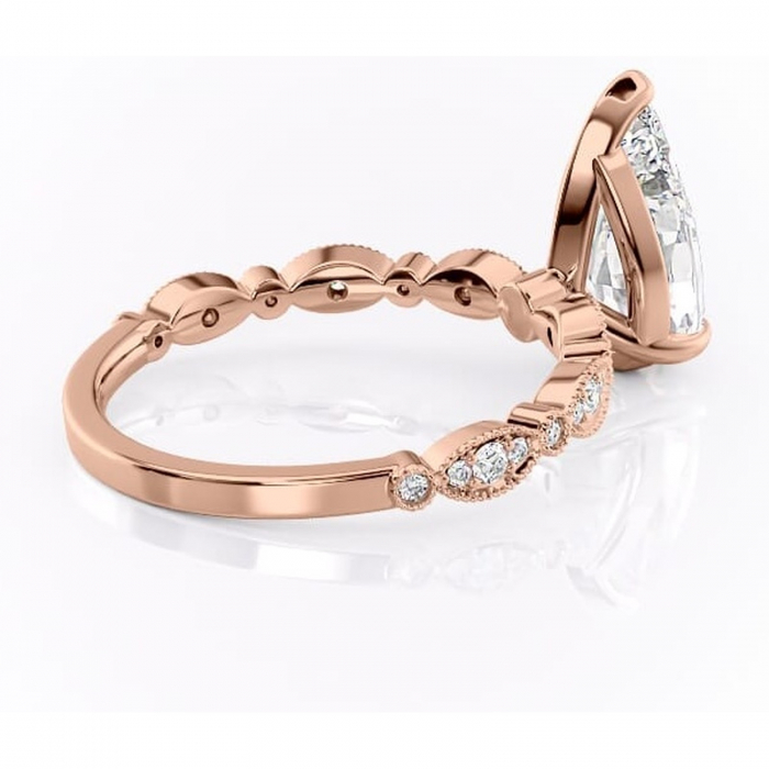 Inel de logodnă Elowen din aur Rose 18kt cu moissanite tăietură pară – Pietre laterale rafinată pentru profil înalt | Personalizează și configurează gratuit online [3]