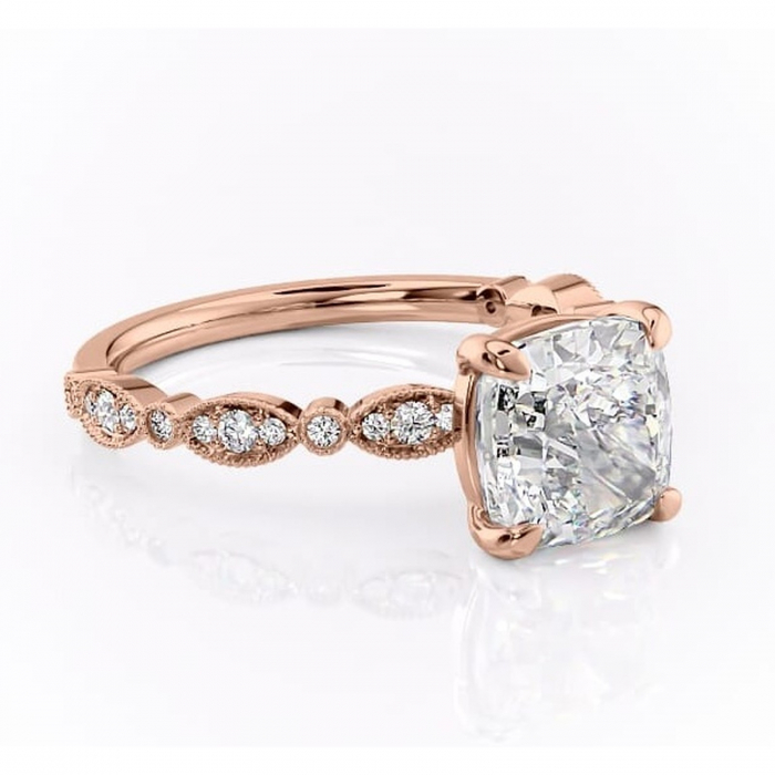 Inel de logodnă Elowen din aur Rose 14kt cu moissanite tăietură pernă – Pietre laterale rafinată pentru profil înalt | Personalizează și configurează gratuit online [1]