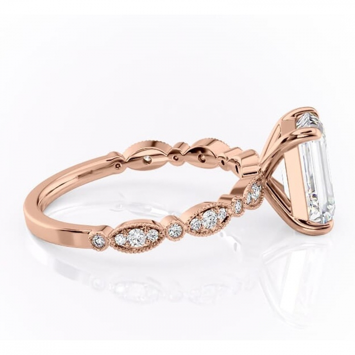 Inel de logodnă Elowen din aur Rose 14kt cu moissanite tăietură smarald – Pietre laterale rafinată pentru profil înalt | Personalizează și configurează gratuit online [2]