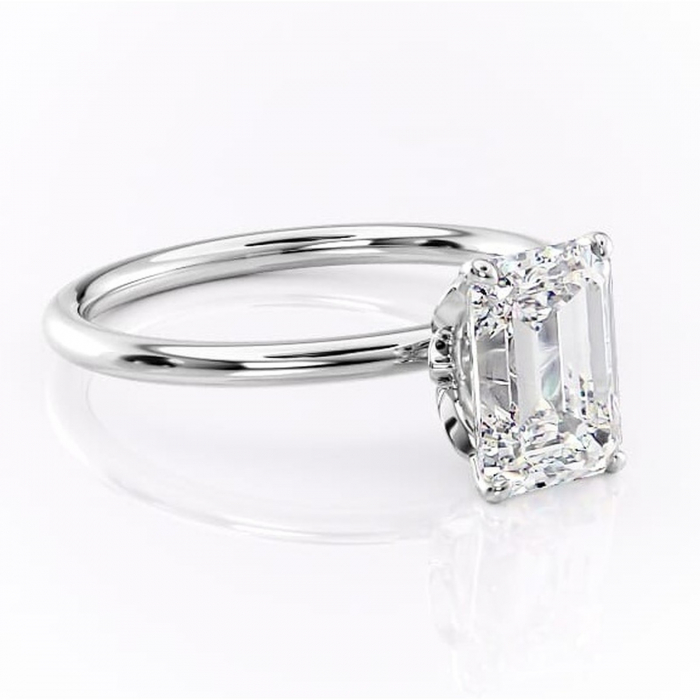 Inel de logodnă Emerald din aur Alb 14kt cu moissanite tăietură smarald – Solitar rafinată pentru profil înalt | Personalizează și configurează gratuit online [1]
