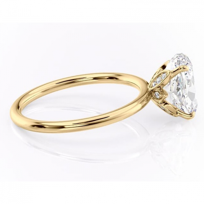 Inel de logodnă Emerald din aur Galben 14kt cu moissanite tăietură ovală – Solitar rafinată pentru profil înalt | Personalizează și configurează gratuit online [2]