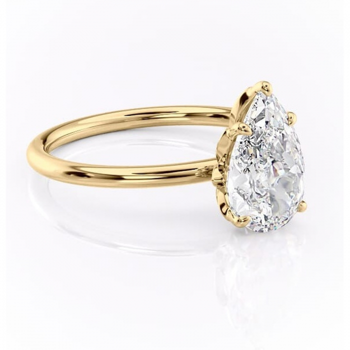 Inel de logodnă Emerald din aur Galben 14kt cu moissanite tăietură pară – Solitar rafinată pentru profil înalt | Personalizează și configurează gratuit online [1]