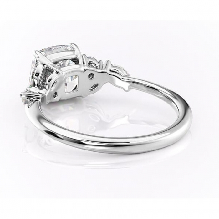 Inel de logodnă Emmeline din aur Alb 14kt cu moissanite tăietură pernă – Pietre laterale rafinată pentru profil mediu | Personalizează și configurează gratuit online [4]