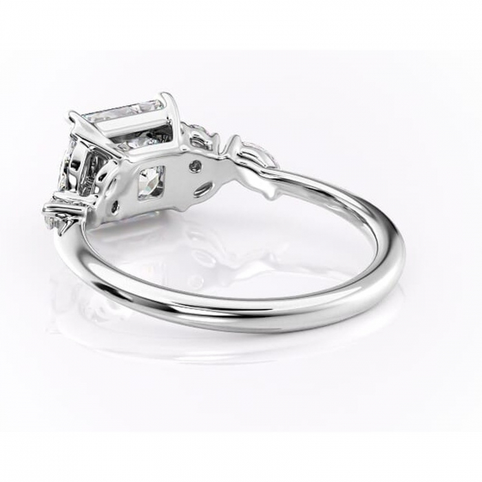 Inel de logodnă Emmeline din aur Alb 14kt cu moissanite tăietură princess – Pietre laterale rafinată pentru profil mediu | Personalizează și configurează gratuit online [4]