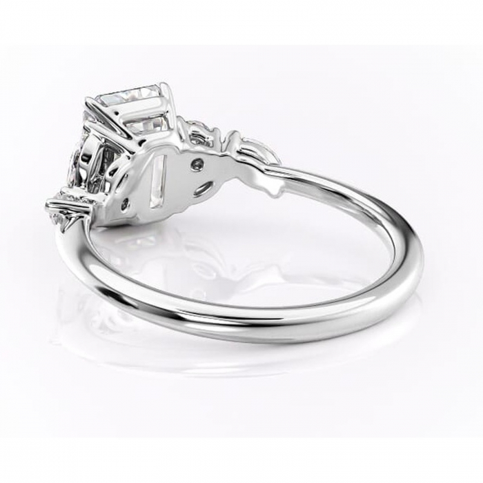 Inel de logodnă Emmeline din aur Alb 14kt cu moissanite tăietură smarald – Pietre laterale rafinată pentru profil mediu | Personalizează și configurează gratuit online [4]