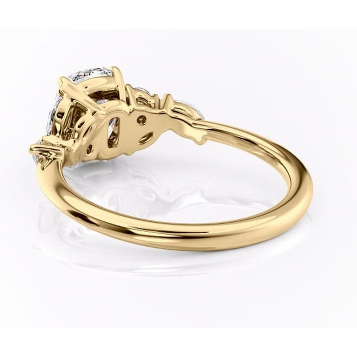 Inel de logodnă Emmeline din aur Galben 14kt cu moissanite tăietură asscher – Pietre laterale rafinată pentru profil mediu | Personalizează și configurează gratuit online [4]