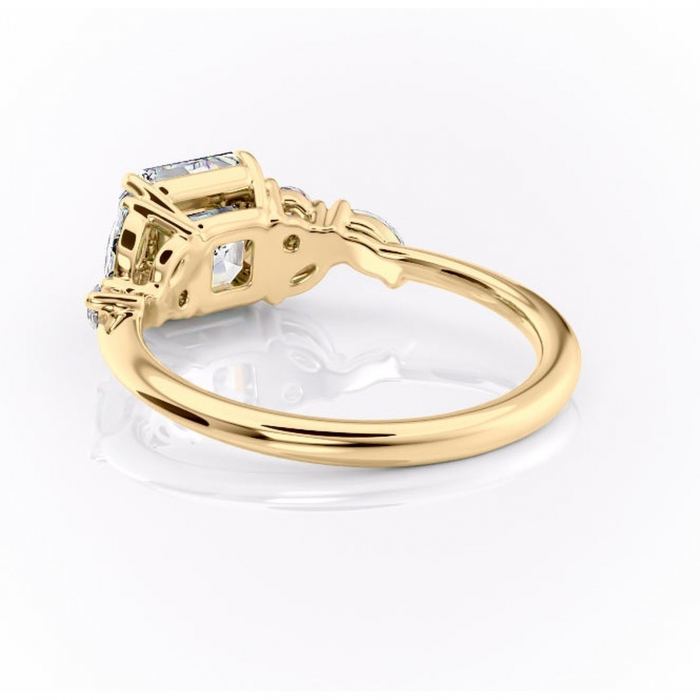Inel de logodnă Emmeline din aur Galben 14kt cu moissanite tăietură asscher – Pietre laterale rafinată pentru profil mediu | Personalizează și configurează gratuit online [4]